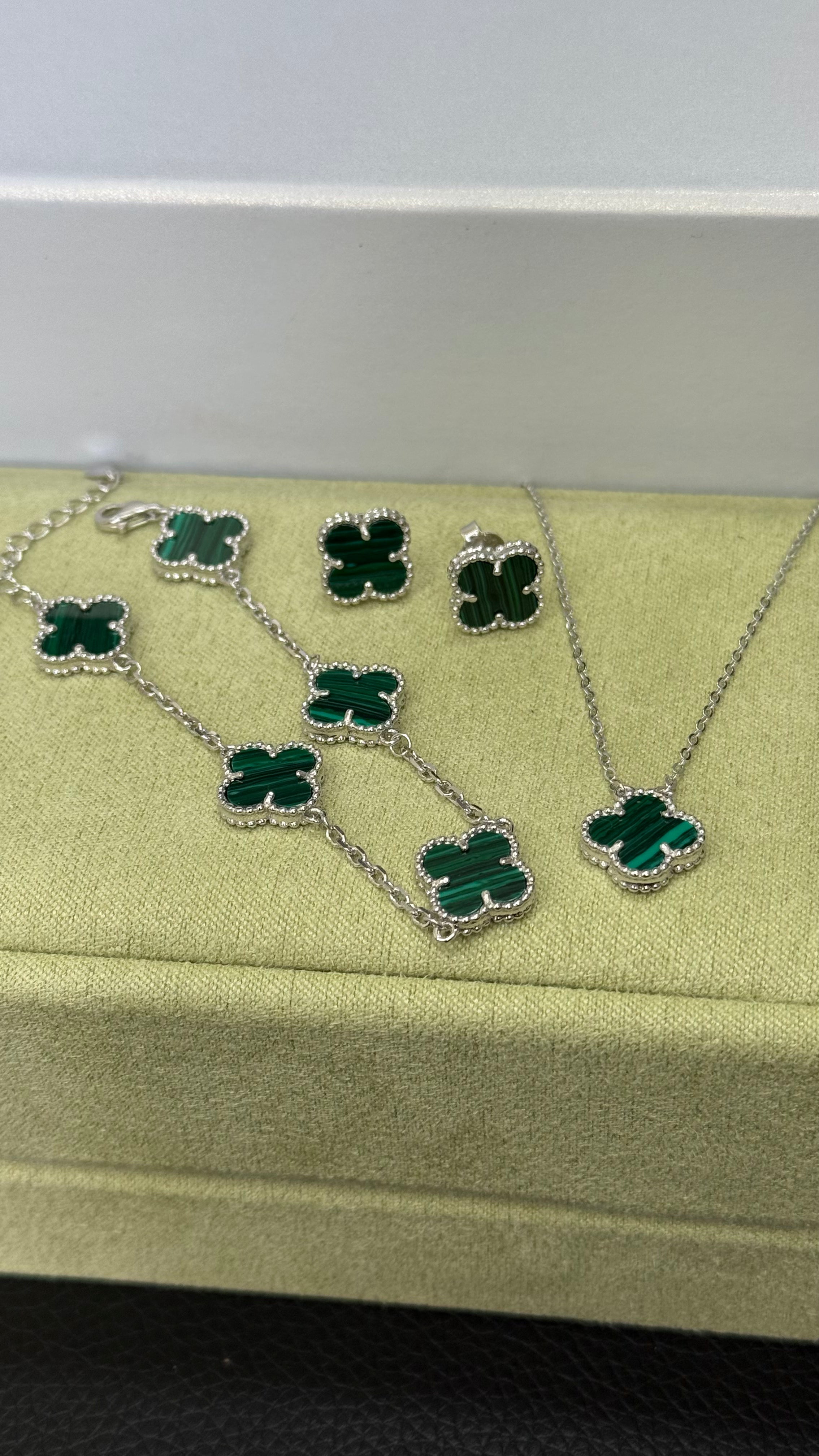 Set de trébol en plata fina
