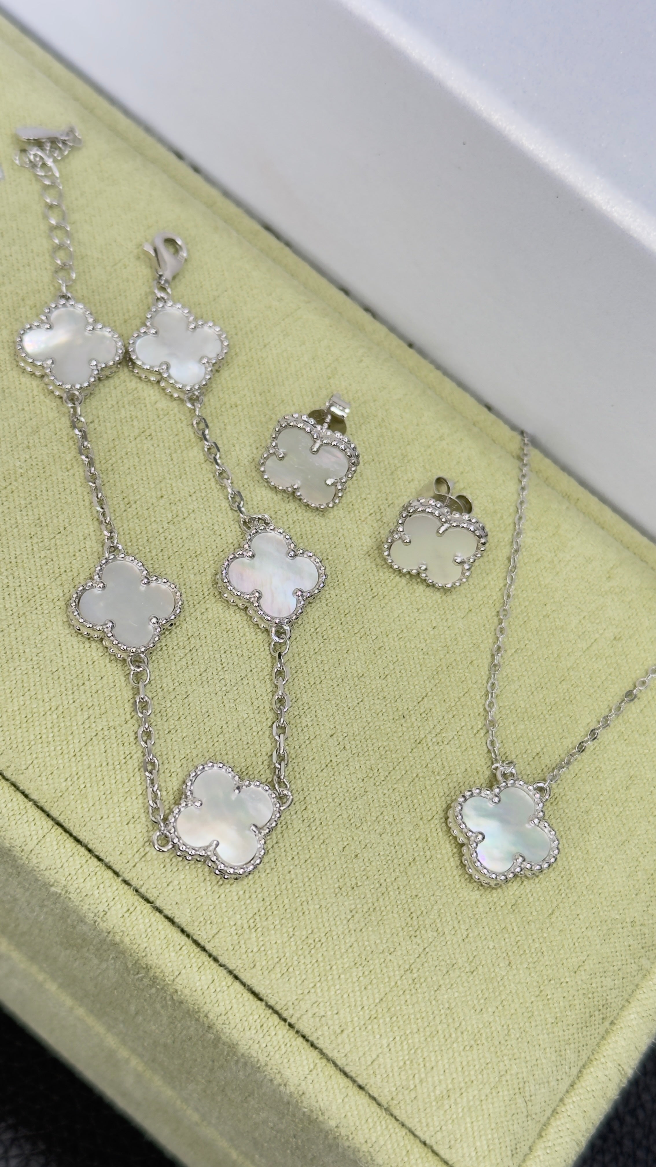 Set de trébol en plata fina